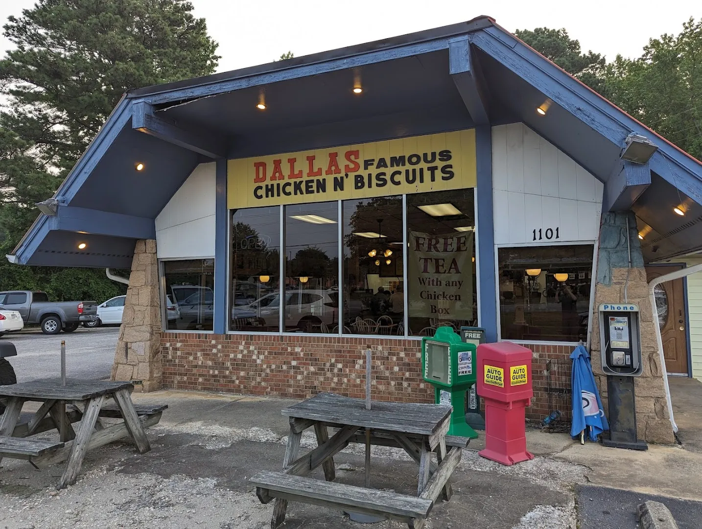 Dallas Famous Chicken n' Biscuits